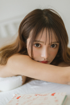 校花陈若雪被校长抱到办公室hd